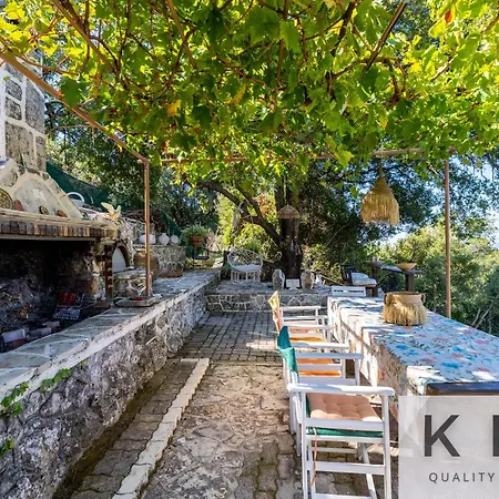 Anti-pera With Private Pool In Dilinata Village! Villa